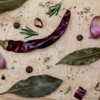 Rodoszi ajándékcsomag mediterrán fűszerekkel, chilivel és babérlevéllel