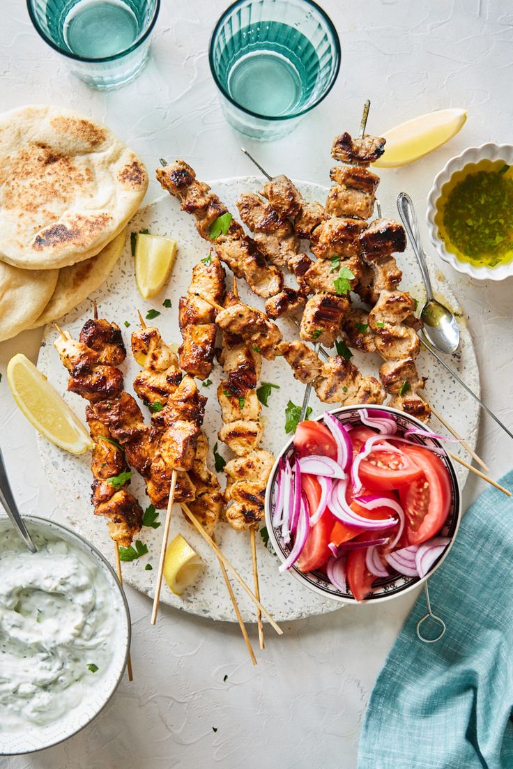 Görög souvlaki nyárson sült, tzatzikivel