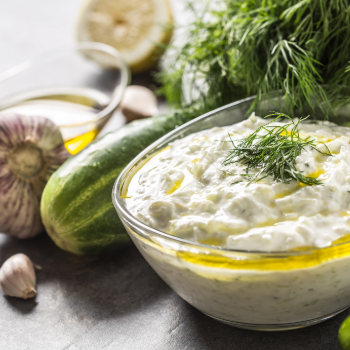 Mediterrán focaccia citromos olívaolajjal és friss fűszernövényekkel
