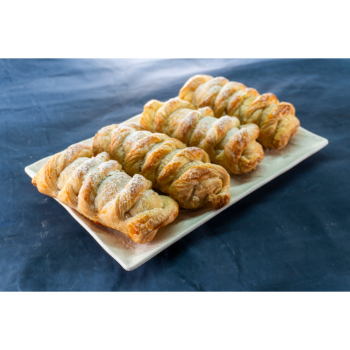 Péksütemény körtelekvárral töltve