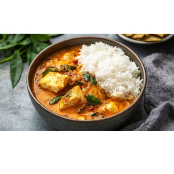 Makrélafilé curryvel és rizzsel tálalva