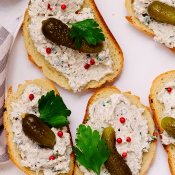 Szardínia pástétom kovászos uborkával